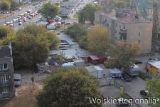 Widok z bloku przy ul. Okocimskiej 2 na nieistniejący już bazar na rogu ulic Górczewskiej i Olbrachta
