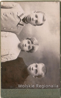 Fotografia trojga dzieci