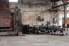 Zabytkowe maszyny na terenie dawnej fabryki Norblina