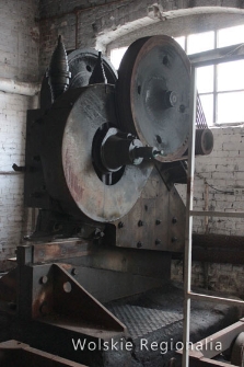Zabytkowa maszyna w jednym z pomieszczeń dawnej fabryki Norblina