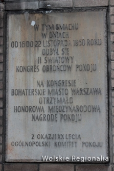 Tablica pamiątkowa na dawnym Domu Słowa Polskiego