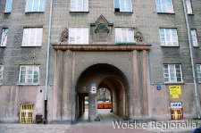 Brama budynku przy ul. Ludwiki 1