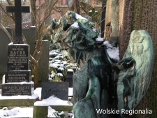 Rzeźba anioła na grobowcu rodziny Laskowskich-Nagórków