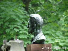 Nagrobek na Cmentarzu Powązkowskim