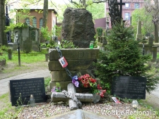 Monument upamiętniający żołnierzy AK poległych w Powstaniu Warszawskim na cmentarzu ewangelicko-reformowanym