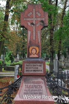 Nagrobek z namalowaną ikoną na cmentarzu prawosławnym
