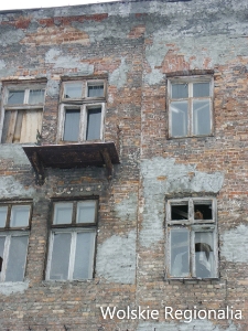 Zrujnowana fasada kamienicy Szmula i Ruchli Gartsztajnów