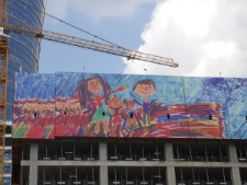 Billboard na budowanym biurowcu Warsaw UNIT