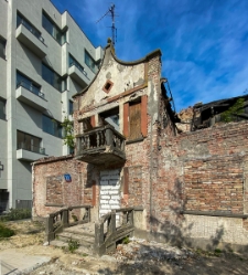 Zrujnowany budynek przy ul. Jana Olbrachta 22