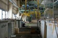Wnętrze jednej z hal produkcyjnych na terenie dawnych Zakładów Mechanicznych im. Marcelego Nowotki