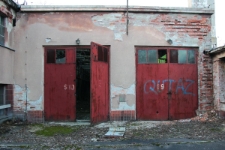 Opuszczone garaże przy ulicy Ordona 23