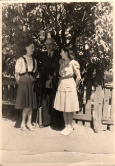 Zdjęcie rodzinne w gospodarstwie przy ulicy Moczydło 7