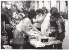 Kiermasz książek zorganizowany z okazji Dni Oświaty, Książki i Prasy 1973