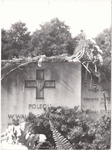 Tablica "Polegli w walce..." na Cmentarzu Powstańców Warszawy
