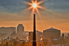 Widok na budynki mieszczące się na terenie Gazowni Warszawskiej. Zdjęcie pt. ,,Blask Koloseum" wykonane w ramach konkursu "Foto Art Wola" przez Piotra Kaczmarka, które uzyskało 2. miejsce.stawia widok na budynki mieszczące się na terenie Gazowni Warszawskiej. Zdjęcie pt. ,,Blask Koloseum" wykonane w ramach konkursu "Foto Art Wola" przez Piotra Kaczmarka, które uzyskało 2. miejsce.