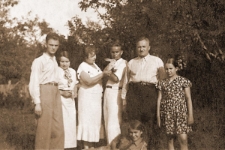 Stanisława i Kazimierz Wesoły z rodziną