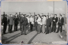 Członkowie Koła PTTK nr 146 podczas wizyty w obozie koncentracyjnym na Majdanku