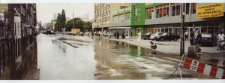 Ulica Żelazna zalana na skutek awarii wodociągowej